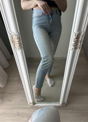 Женские джинсы mom