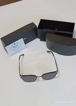 Солнцезащитные очки.