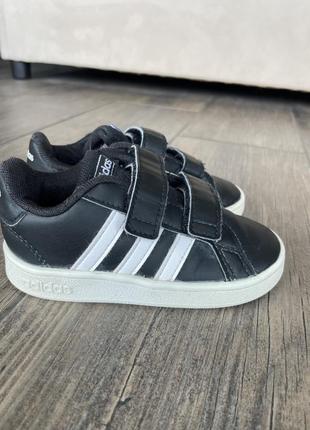 Adidas оригінал 24 дитячі кросівки чорні 15,5 см nike puma кеди пінетки