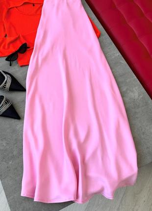 Длинная атласная юбка на резинке розовая юбка