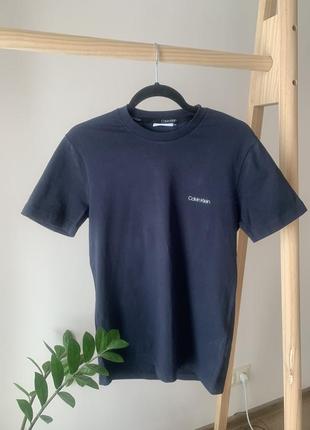 Темно синяя футболка calvin klein, новая, оригинал размер s5 фото