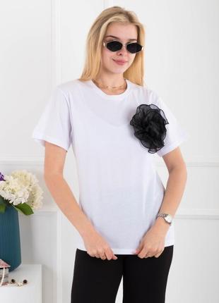 Женская футболка с декором цветком сйомный