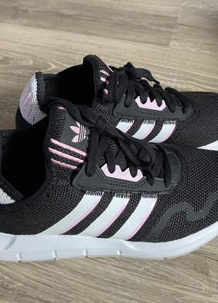 Кросівки adidas,38 р