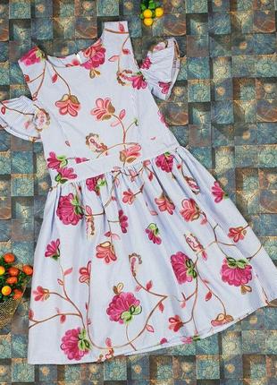 Сукня з вишитими квітами для дівчинки