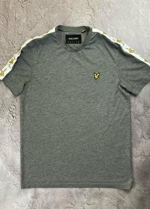 Футболка от lyle scott на лампасах