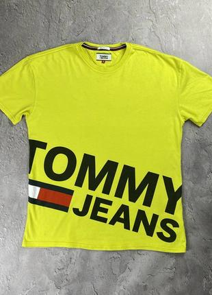 Футболка від tommy hilfiger