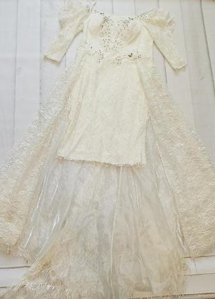 Вінтажна ажурна весільна сукня с шлейфом akcin