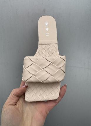 Жіночі шльопанці плетіння бежеві