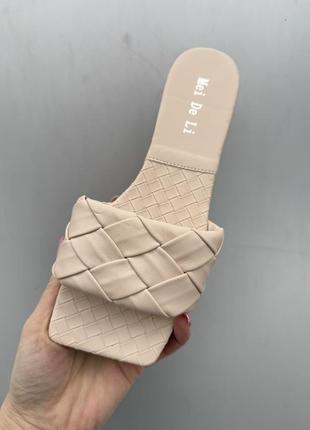 Жіночі шльопанці плетіння бежеві
