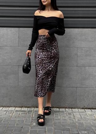 Трендовая леопардовая юбка миди