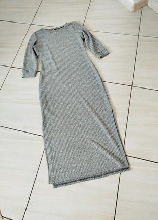 Сіра сукня міді