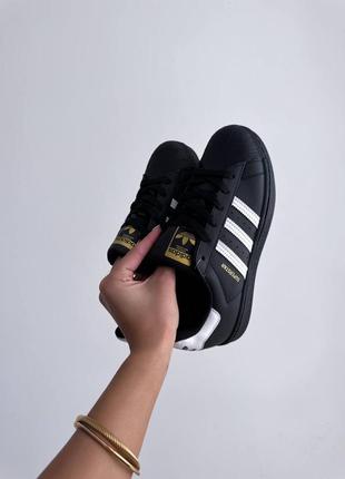 Кросівки у стилі adidas superstar