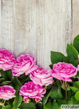 Фотофон вініловий для салонів краси та манікюру троянди з пелюстками на дерев'яному фоні