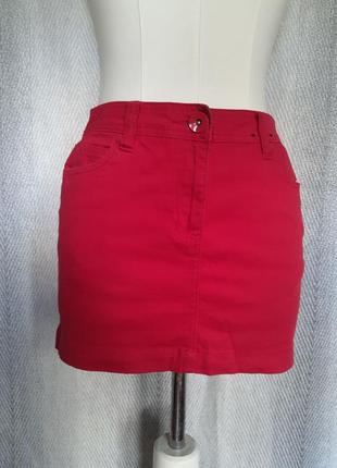 Женская короткая красная, яркая, малиновая джинсовая юбка, размер 10.