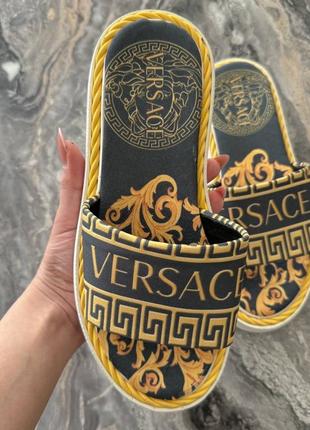 Шльопанці жіночі versace slides