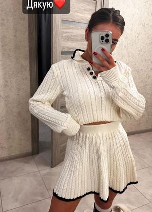 Преміальний молочний вʼязаний костюм в стилі олд мані спідниця міні+джемпер xs s m 42 44 46