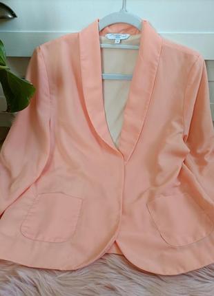 Тонкий персиковый пиджак от new look, размер l