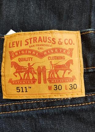 Темно-сині лжинси levis, розмір w30.