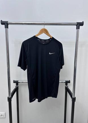 Футболка для спорту nike | ціна 290 грн