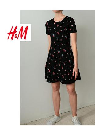 Чорне жіноче плаття h&m. міні плаття. плаття в квітковий принт