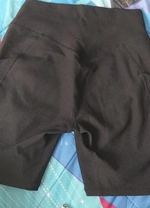 Женские шорты чёрного цвета с карманом5 фото