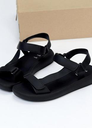 Классные базовые босоножки