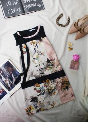 Базова актуальна сукня італійського бренду з квітковими мотивами