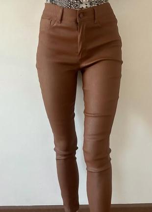 Кожаные коричневые брюки