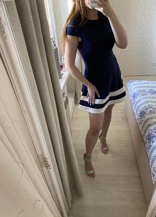 Красива лаконічна сукня темно синього кольору з білою смужкою р.м