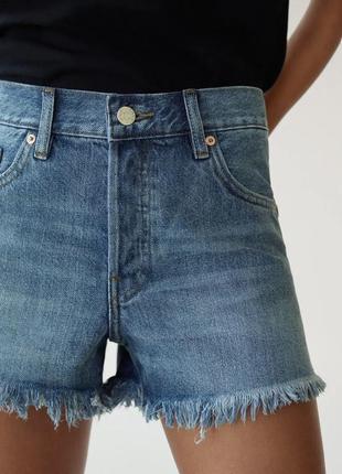 Женские синие короткие шорты mango тренд 2024 джинсовые шорты с бахромой внизу