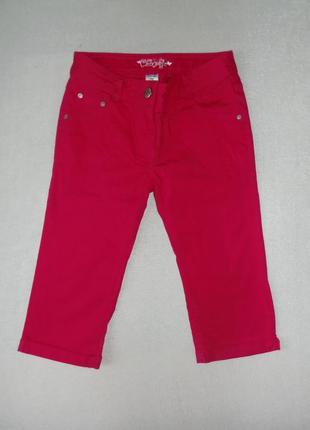 Капри,джинсовые малиновые шорты на 10-11 лет