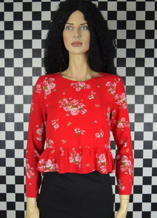 Блуза вкорочена топ червона квіткова блузка з воланом рюшею квітковий принт