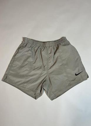 Нейлонові шорти nike vintage розмір м