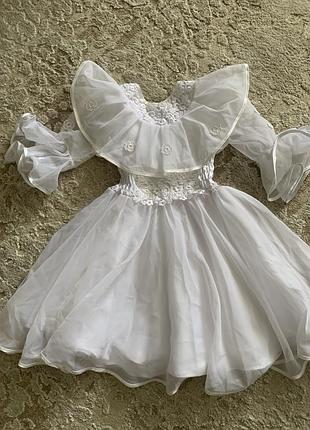 Белое платье.