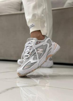 Женские кроссовки белые с серым и розовым new balance 725 white grey pink