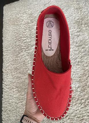 Красные мокасины