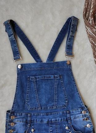 Синий джинсовый сарафан с юбкой мини комбинезон джинсовый стразами жемчужинами юбка6 фото
