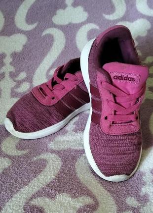 Легкі кросівки для дівчинки 26 р. adidas