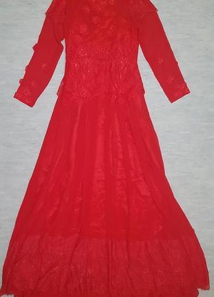 Шелковое красное вечернее, выпускное платье с кружевом и шлейфом nothing but love.