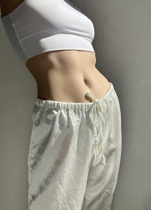 Атласные брюки с кружевом и бантиками