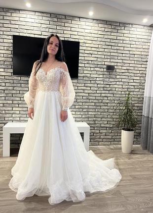 Продается свадебное платье полностью новое, ниразу не одевалось плолня.
