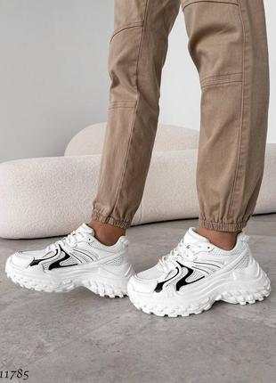 Класні легкі повсякденні кросівки білі бежеві на підвищеній підошві3 фото