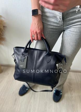 Женская кожаная сумочка среднего размера вмещает папку формата а4, цвета в ассортименте.