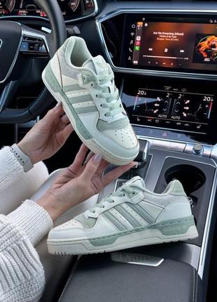 Женские кроссовки adidas originals rivarly beige olive