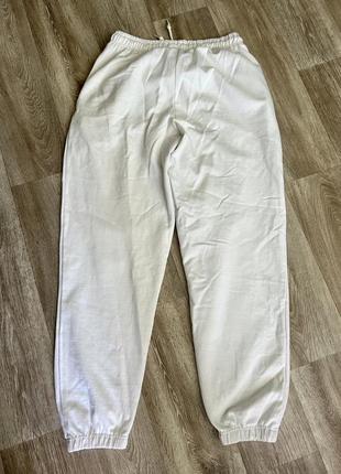 Білі штани спортивні boohoo man джогери оверсайз вільні на манжетах/гумці8 фото