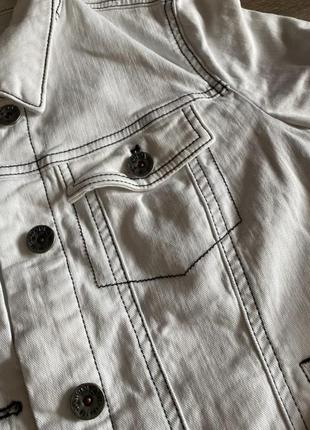 Біла джинсова куртка джинсовка5 фото