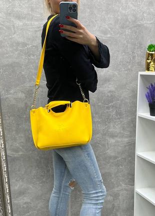 Женская стильная и качественная сумка из эко кожи желтая5 фото