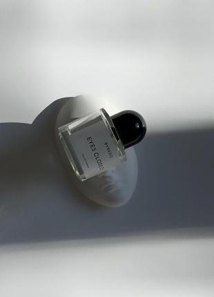 Ніжний, м'який аромат у стилі byredo eyes closed, теплий пряний