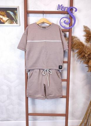 Летний костюм для мальчика ve shishenko collection футболка и шорты бежевый размер 134 (9 лет)
