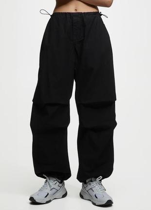 Штани парашути bershka parachute pants